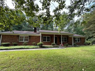 438 Knightwood Court, Kernersville, NC 27284