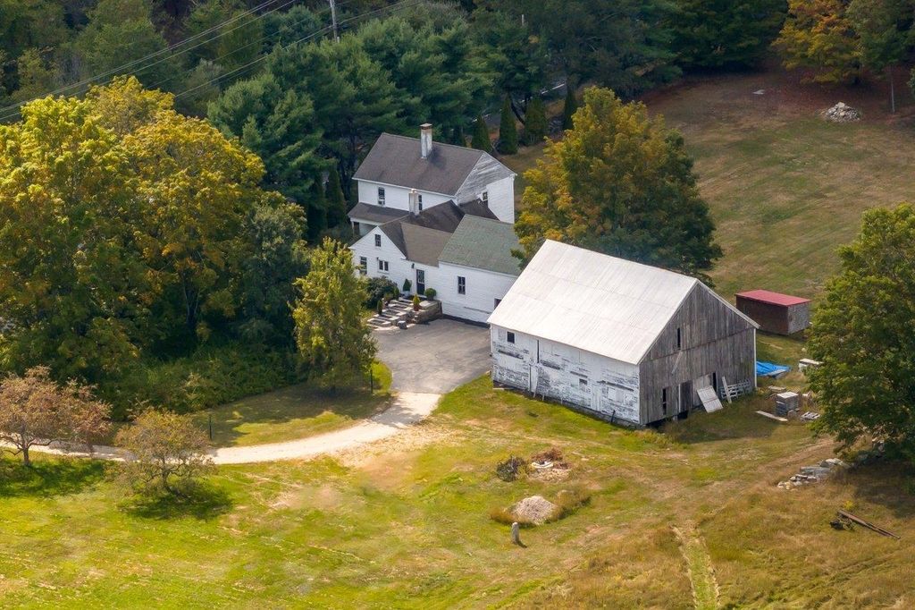 366 Old Concord Turnpike, Barrington, NH 03825
