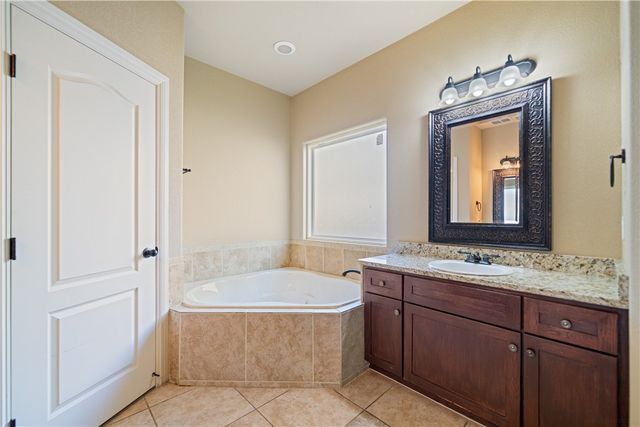 6 Virginia Hills Dr, Corpus Christi, TX 78414
