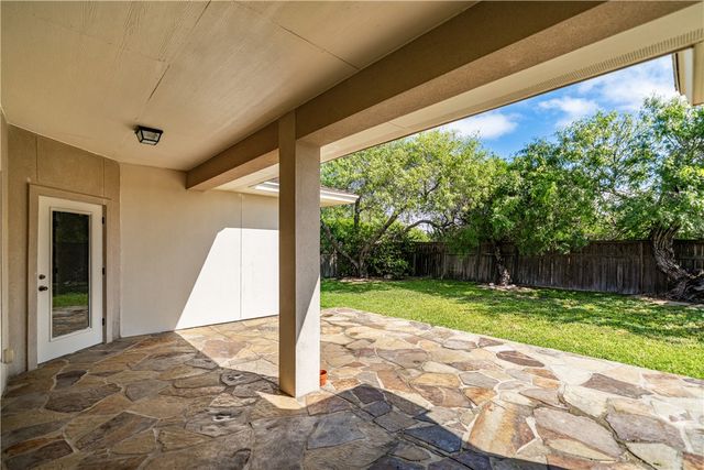 6 Virginia Hills Dr, Corpus Christi, TX 78414