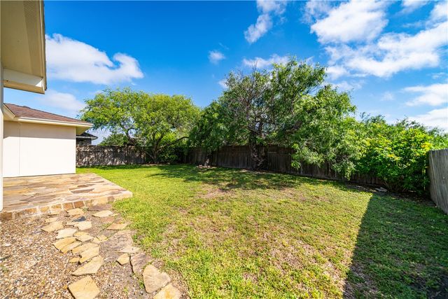 6 Virginia Hills Dr, Corpus Christi, TX 78414
