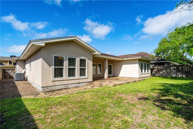 6 Virginia Hills Dr, Corpus Christi, TX 78414