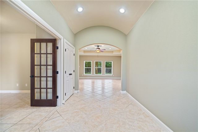 6 Virginia Hills Dr, Corpus Christi, TX 78414