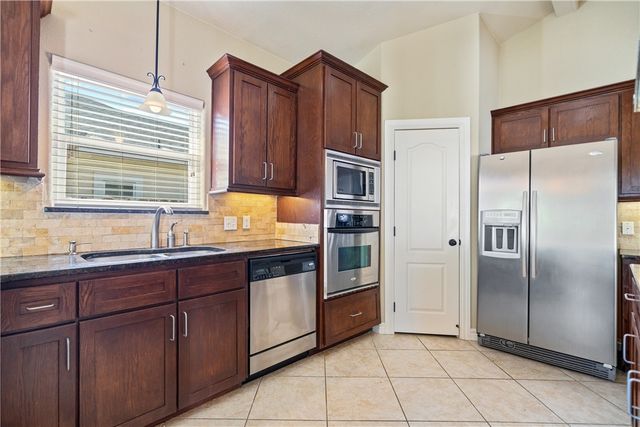 6 Virginia Hills Dr, Corpus Christi, TX 78414