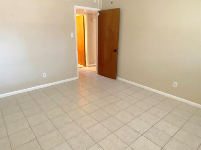 10122 Shadow Wood Drive 11, Houston, TX 77043