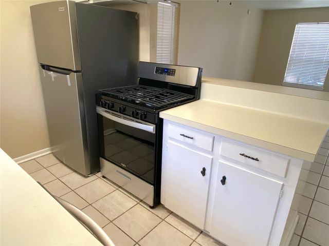 10122 Shadow Wood Drive 11, Houston, TX 77043