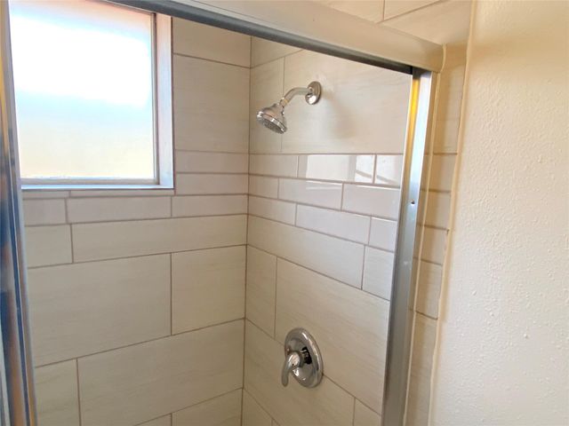 10122 Shadow Wood Drive 11, Houston, TX 77043