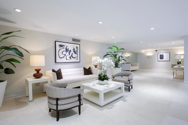 2275 S Ocean Boulevard 207n, Palm Beach, FL 33480