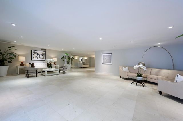2275 S Ocean Boulevard 207n, Palm Beach, FL 33480