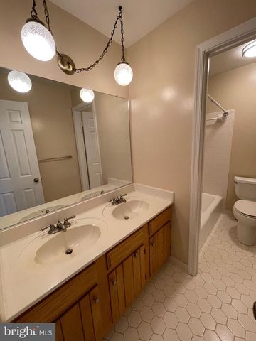 9 LE HAVRE CT, Potomac, MD 20854