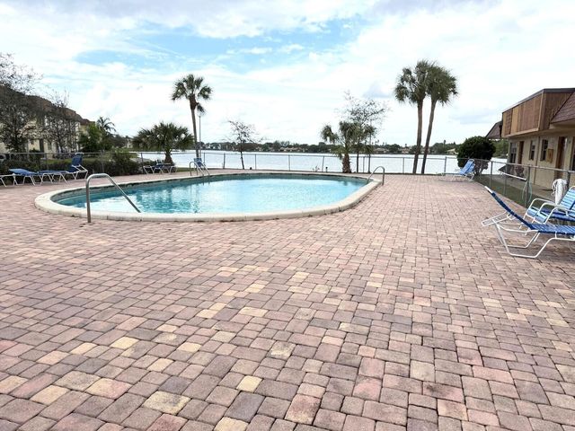 406 Lakeside Drive 208, Margate, FL 33063