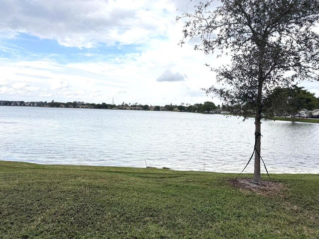 406 Lakeside Drive 208, Margate, FL 33063