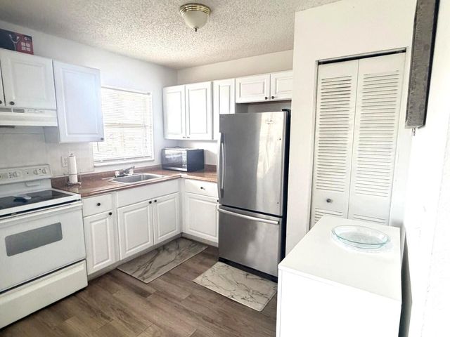 406 Lakeside Drive 208, Margate, FL 33063