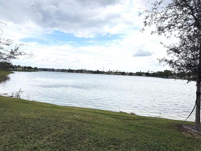 406 Lakeside Drive 208, Margate, FL 33063