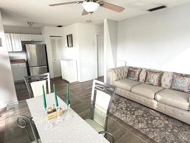 406 Lakeside Drive 208, Margate, FL 33063