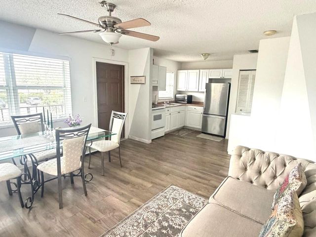 406 Lakeside Drive 208, Margate, FL 33063