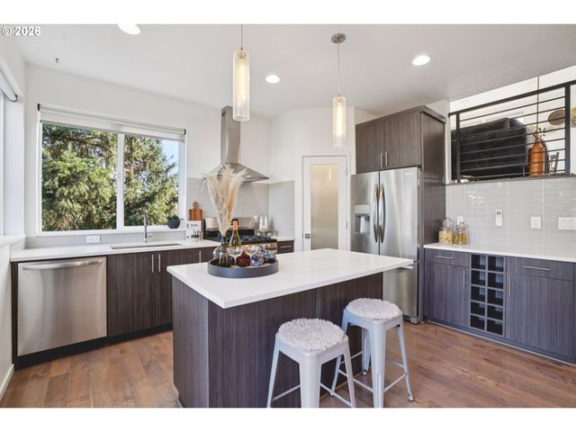 7081 Se THORBURN St, Portland, OR 97215