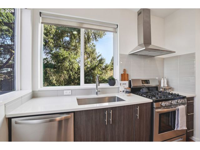 7081 Se THORBURN St, Portland, OR 97215