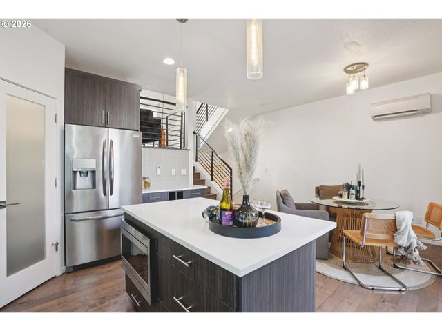 7081 Se THORBURN St, Portland, OR 97215