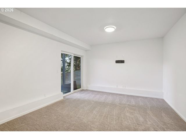 7081 Se THORBURN St, Portland, OR 97215