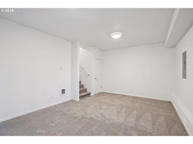 7081 Se THORBURN St, Portland, OR 97215