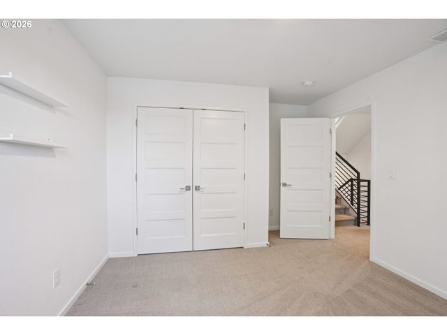 7081 Se THORBURN St, Portland, OR 97215