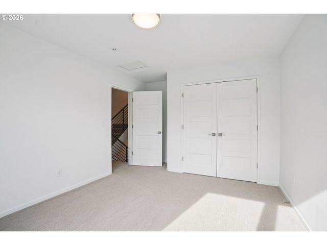 7081 Se THORBURN St, Portland, OR 97215