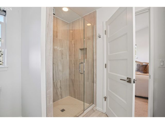 7081 Se THORBURN St, Portland, OR 97215