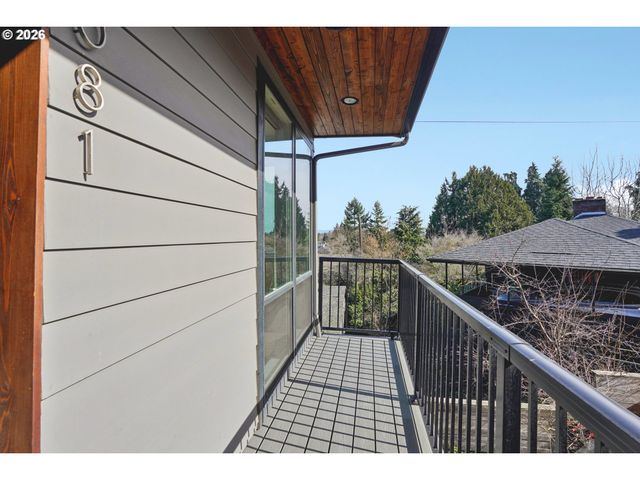 7081 Se THORBURN St, Portland, OR 97215