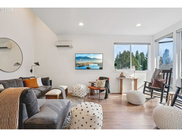 7081 Se THORBURN St, Portland, OR 97215