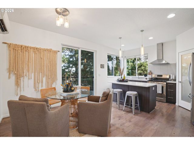 7081 Se THORBURN St, Portland, OR 97215