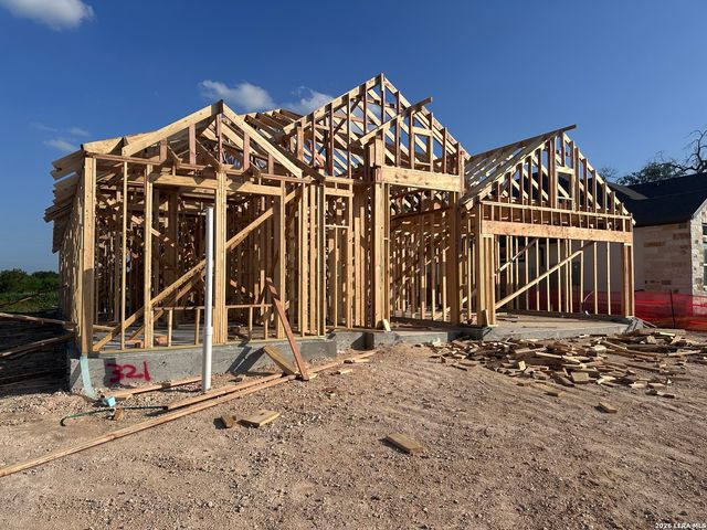 321 SAWTOOTH OAK DR, Seguin, TX 78155
