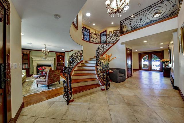 2540 Chatsworth, San Diego, CA 92106