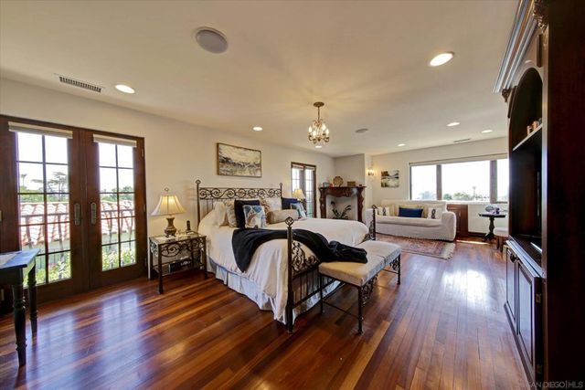 2540 Chatsworth, San Diego, CA 92106