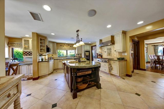 2540 Chatsworth, San Diego, CA 92106