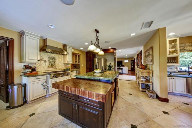 2540 Chatsworth, San Diego, CA 92106