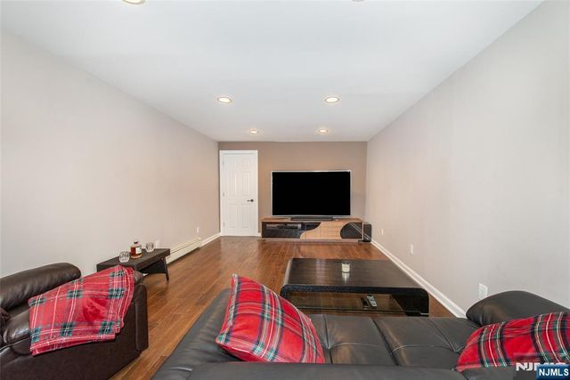 36 Ella Street, Bloomingdale, NJ 07403