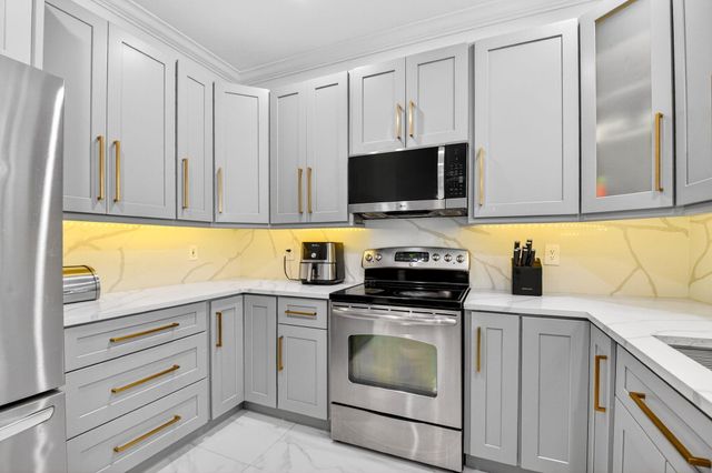 5029 Starblaze Drive, Greenacres, FL 33463