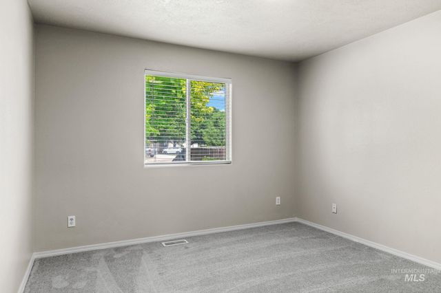 4925 W Tournament Dr, Meridian, ID 83646