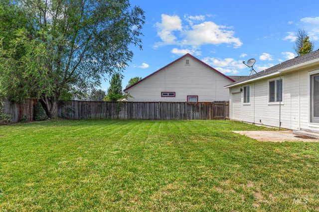 4925 W Tournament Dr, Meridian, ID 83646