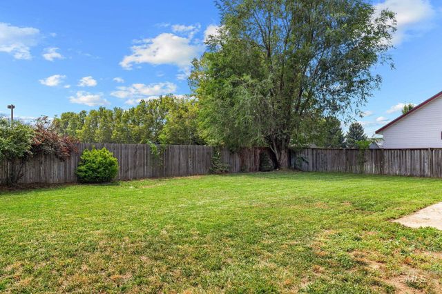 4925 W Tournament Dr, Meridian, ID 83646