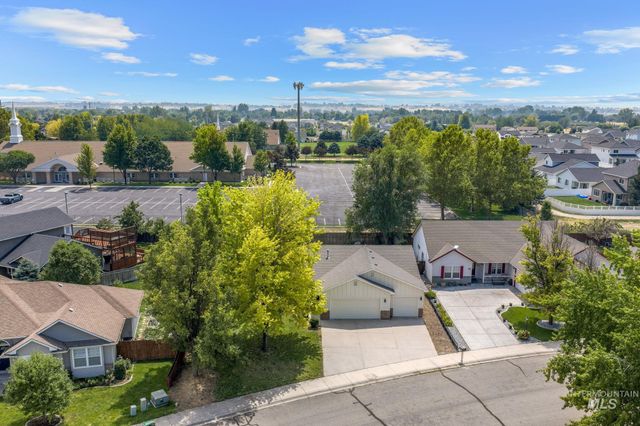 4925 W Tournament Dr, Meridian, ID 83646