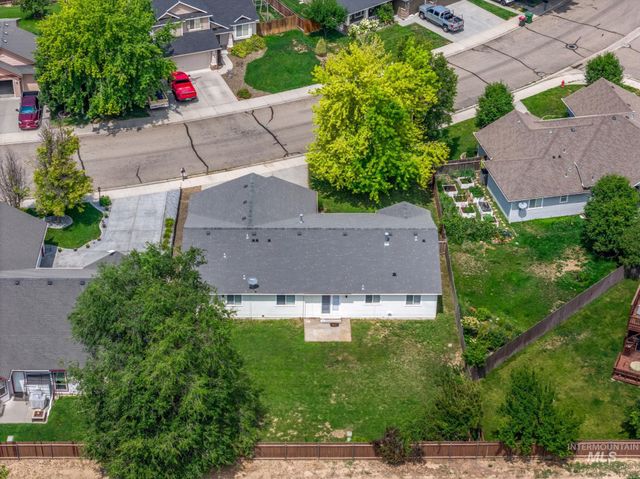 4925 W Tournament Dr, Meridian, ID 83646