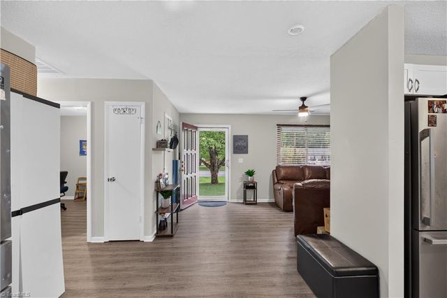 977 Shalimar Drive, Winston-salem, NC 27107