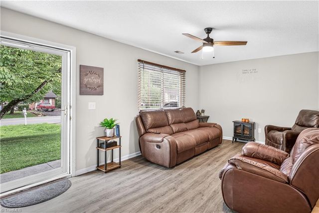 977 Shalimar Drive, Winston-salem, NC 27107