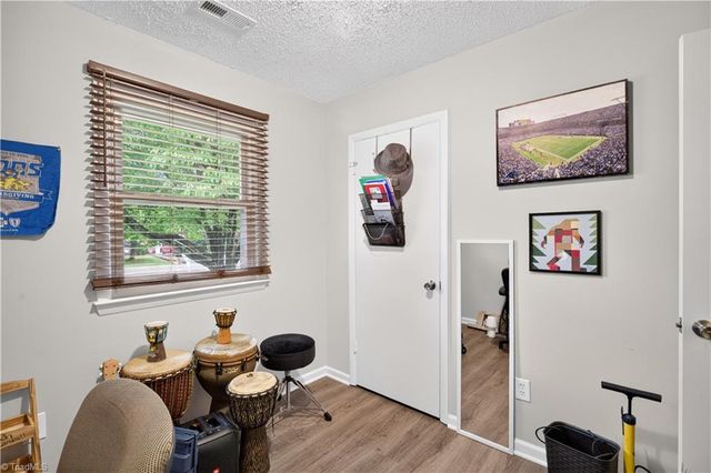 977 Shalimar Drive, Winston-salem, NC 27107