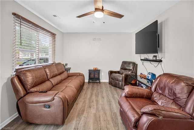977 Shalimar Drive, Winston-salem, NC 27107