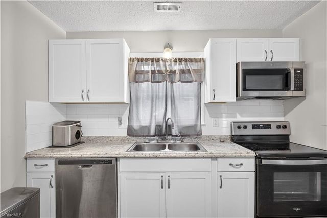 977 Shalimar Drive, Winston-salem, NC 27107