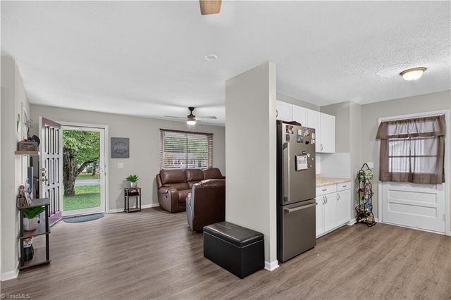977 Shalimar Drive, Winston-salem, NC 27107