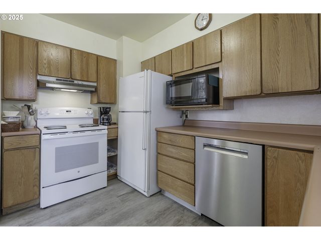 1216 Ne 80TH Ave, Portland, OR 97213